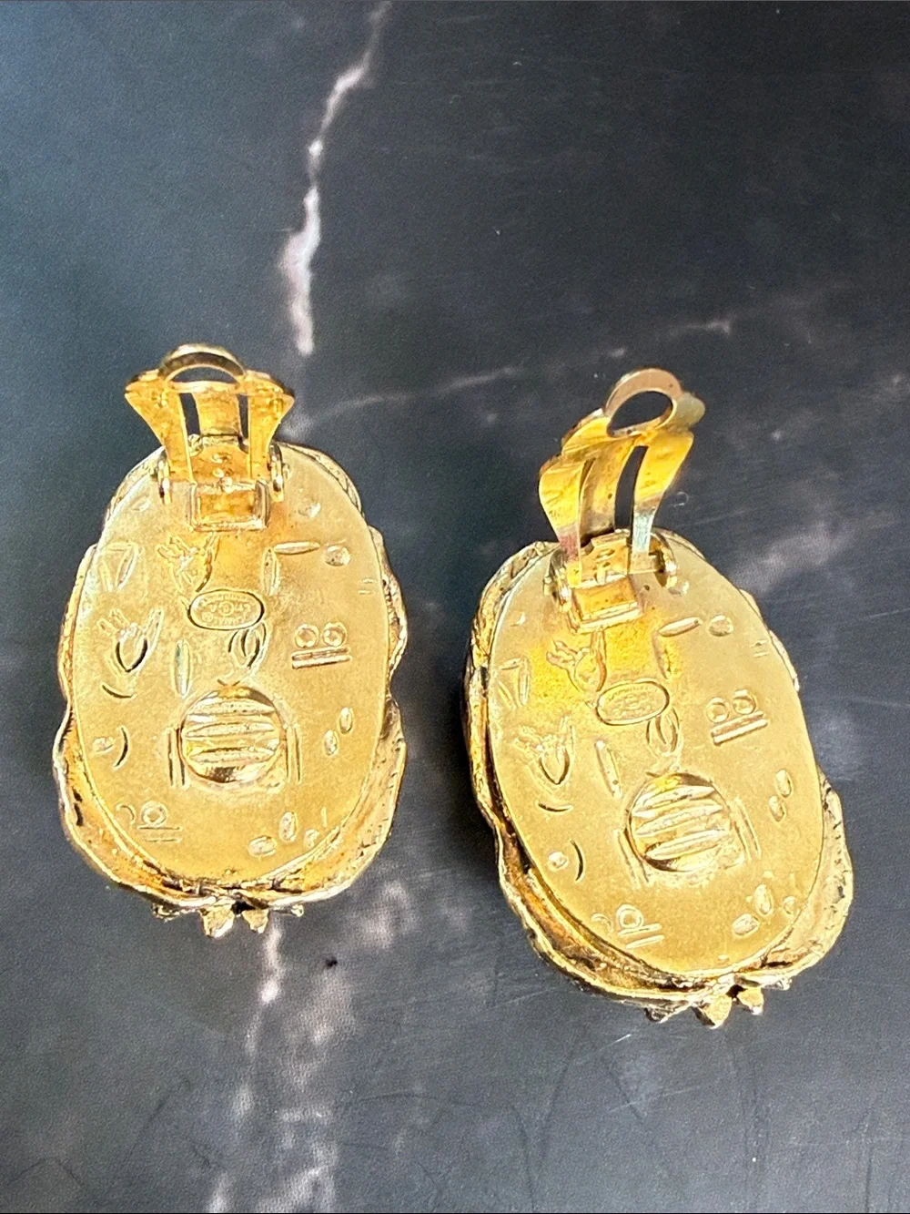 CHANEL Gold Scarab Clip-On Earrings - Shiny Gold Tone